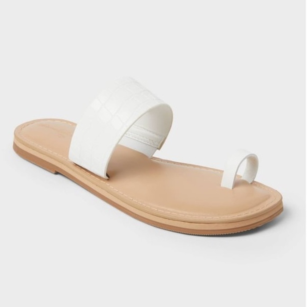 UNIVERSAL THREAD Juno white textured ring toe sandals size various Tan